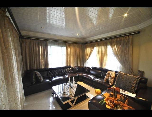 3 BEDROOM HOUSE FOR SALE IN SONNEVELD